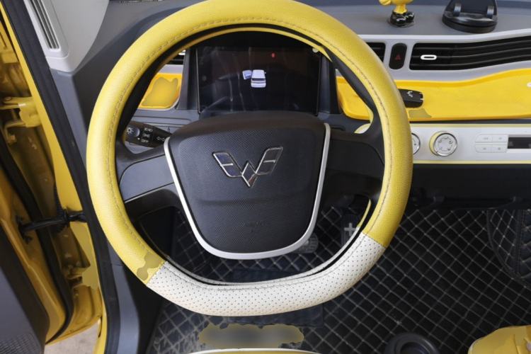 Used Wuling Hongguang MINIEV 2022 Macaron Premium Model – Lithium Ternary Battery Steering Wheel