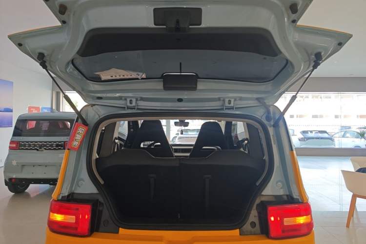 Used Wuling Hongguang MINIEV 2022 Zizai Version Lithium-NMC Trunk