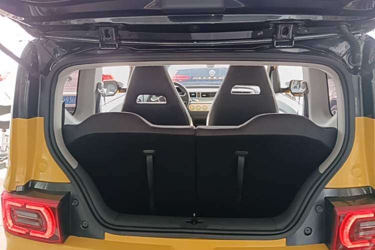 Used Wuling Hongguang MINIEV 2022 Macaron Premium Model – Lithium Iron Phosphate Trunk