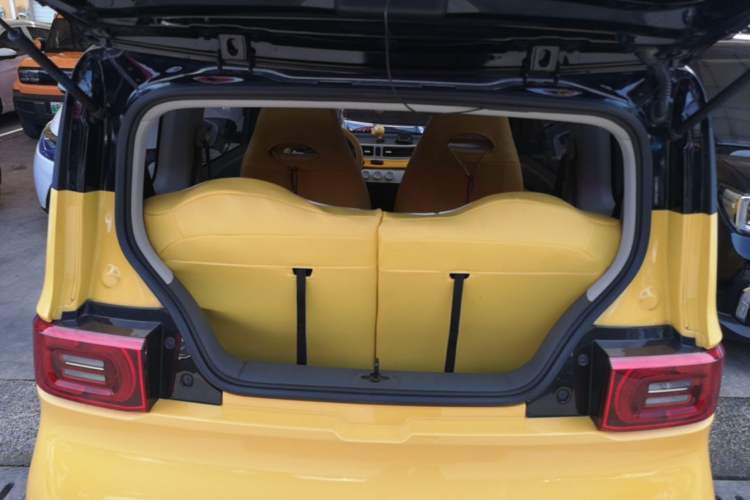 Used Wuling Hongguang MINIEV 2022 Macaron Premium Model – Lithium Ternary Battery Trunk