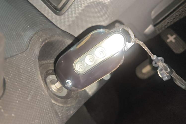 Used Wuling Hongguang MINIEV 2022 Macaron Premium Model – Lithium Ternary Battery Vehicle Key