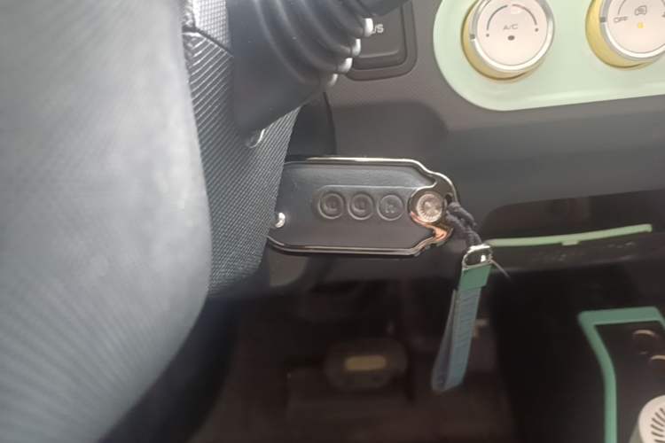 Used Wuling Hongguang MINIEV 2022 Macaron Premium Model – Lithium Iron Phosphate Vehicle Key