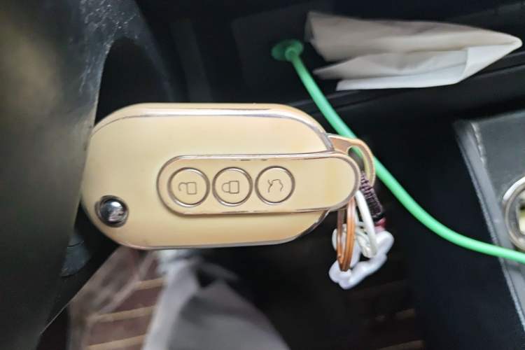 Used Wuling Hongguang MINIEV 2022 GAMEBOY 300km Enthusiast Model with Lithium Iron Phosphate Vehicle Key