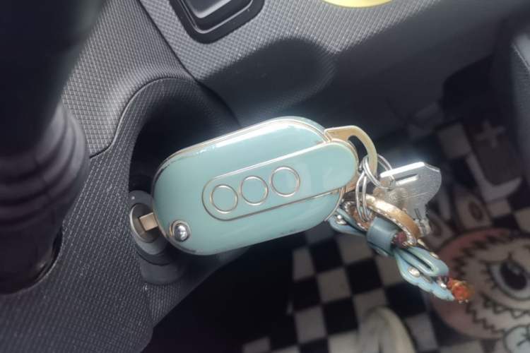 Used Wuling Hongguang MINIEV 2022 Macaron Premium Model – Lithium Iron Phosphate Vehicle Key