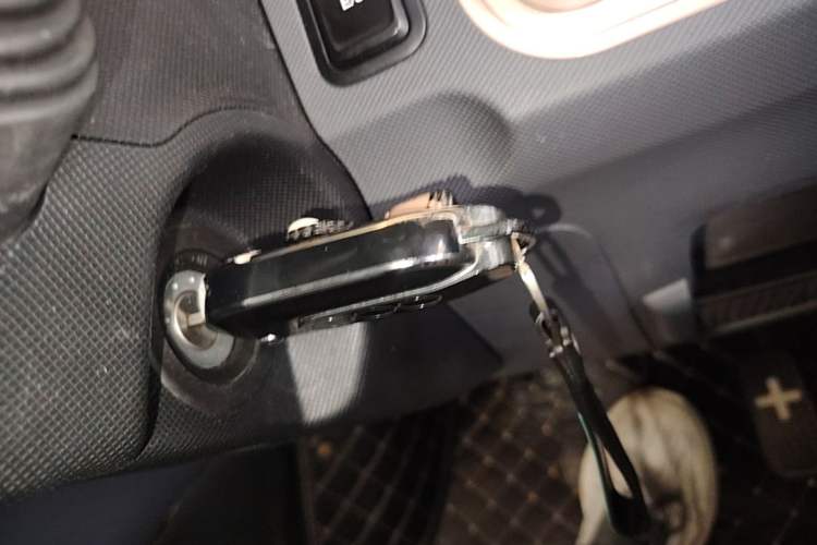 Used Wuling Hongguang MINIEV 2022 Macaron Premium Model – Lithium Iron Phosphate Vehicle Key