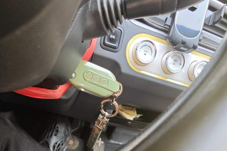 Used Wuling Hongguang MINIEV 2022 Macaron Premium Model – Lithium Iron Phosphate Vehicle Key