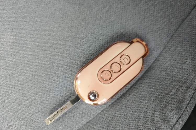 Used Wuling Hongguang MINIEV 2022 Macaron Fashion Model Lithium Iron Phosphate Vehicle Key
