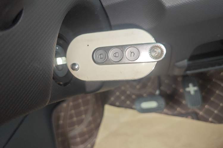 Used Wuling Hongguang MINIEV 2022 Macaron Premium Model – Lithium Iron Phosphate Vehicle Key