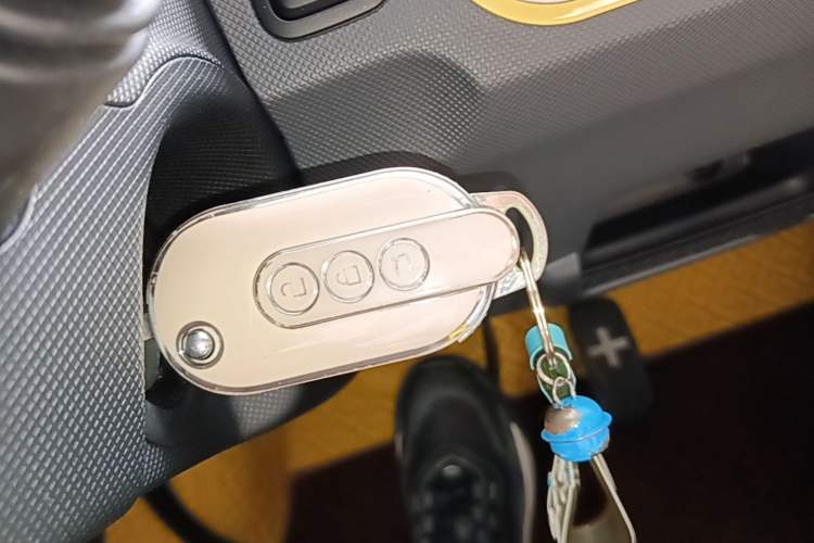 Used Wuling Hongguang MINIEV 2022 Macaron Premium Model – Lithium Iron Phosphate Vehicle Key