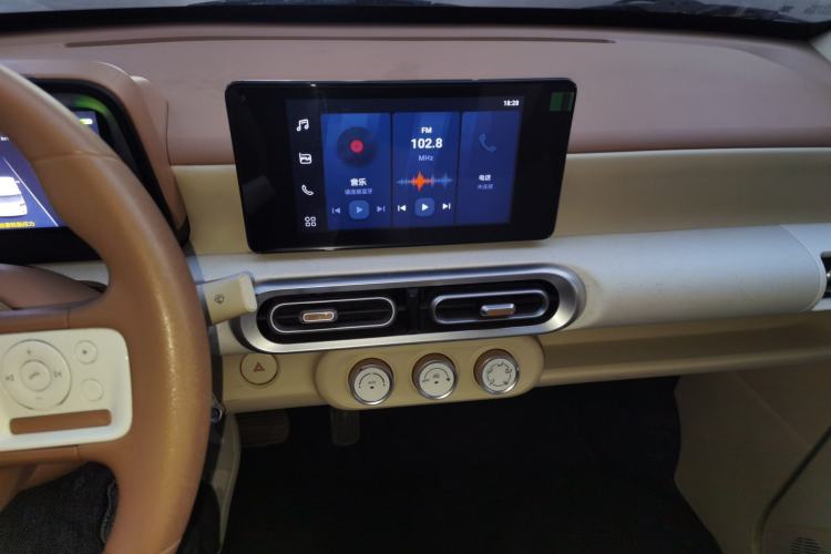 Used Wuling Hongguang MINIEV 2024 3rd Generation 215km Advanced Version Audio And AC Panel