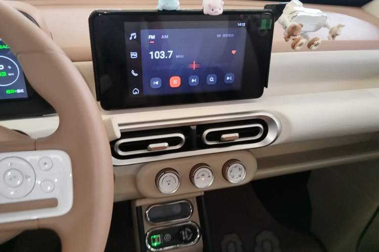 Used Wuling Hongguang MINIEV 2024 3rd Generation 215km Youth Edition Audio And AC Panel