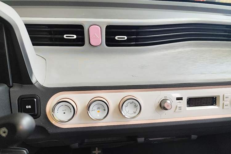 Used Wuling Hongguang MINIEV 2024 3rd Generation 170 km Audio And AC Panel