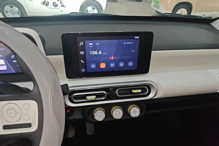 Used Wuling Hongguang MINIEV 2024 3rd Generation 215km Advanced Version Audio And AC Panel