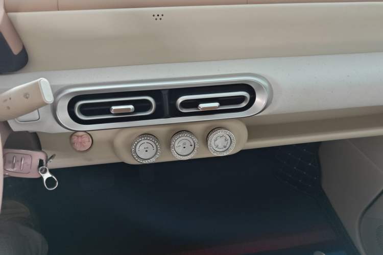 Used Wuling Hongguang MINIEV 2024 3rd Generation 215km Youth Edition Audio And AC Panel