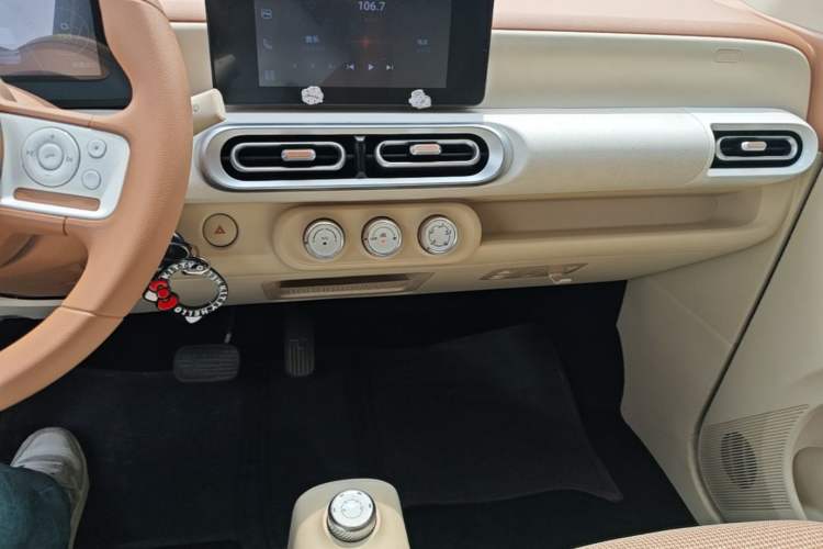 Used Wuling Hongguang MINIEV 2024 3rd Generation 215km Advanced Version Audio And AC Panel