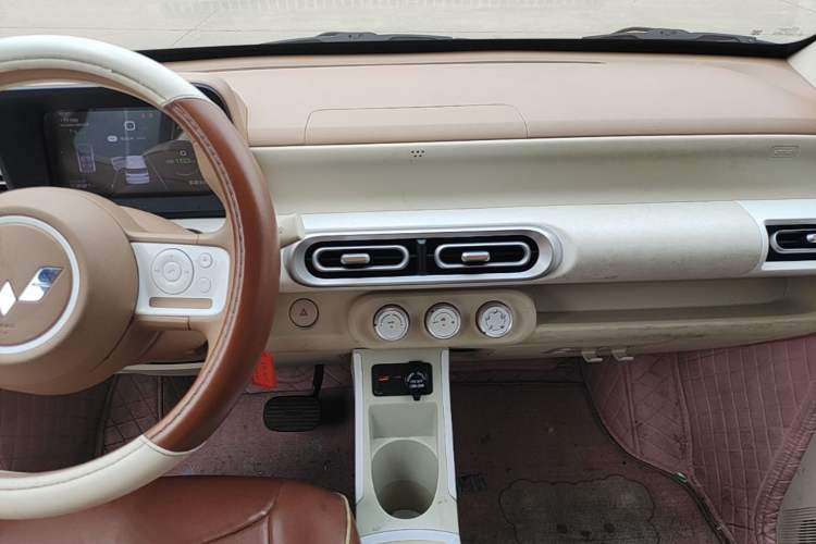 Used Wuling Hongguang MINIEV 2024 3rd Generation 215km Youth Edition Audio And AC Panel
