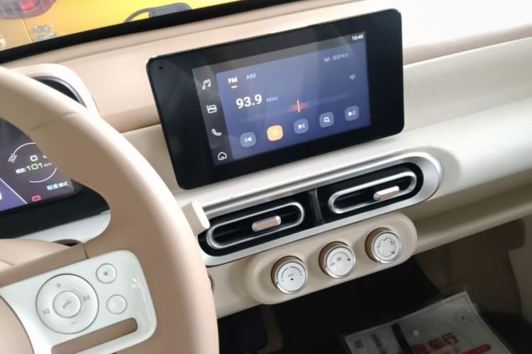 Used Wuling Hongguang MINIEV 2024 3rd Generation 215km Advanced Version Audio And AC Panel
