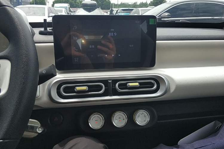 Used Wuling Hongguang MINIEV 2024 3rd Generation 215km Advanced Version Audio And AC Panel