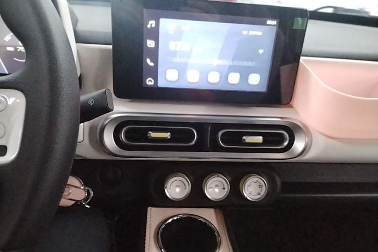 Used Wuling Hongguang MINIEV 2024 3rd Generation 215km Advanced Version Audio And AC Panel