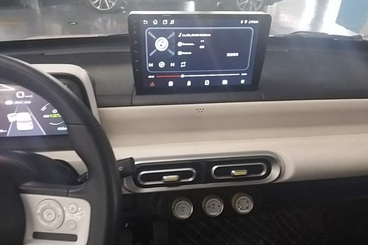 Used Wuling Hongguang MINIEV 2024 3rd Generation 215km Youth Edition Audio And AC Panel
