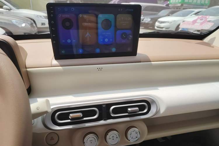 Used Wuling Hongguang MINIEV 2024 3rd Generation 215km Youth Edition Audio And AC Panel