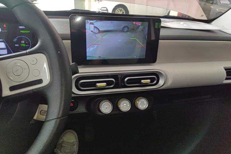 Used Wuling Hongguang MINIEV 2024 3rd Generation 215km Advanced Version Audio And AC Panel