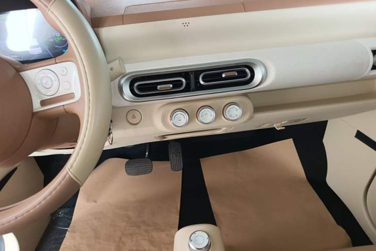 Used Wuling Hongguang MINIEV 2024 3rd Generation 215km Youth Edition Audio And AC Panel