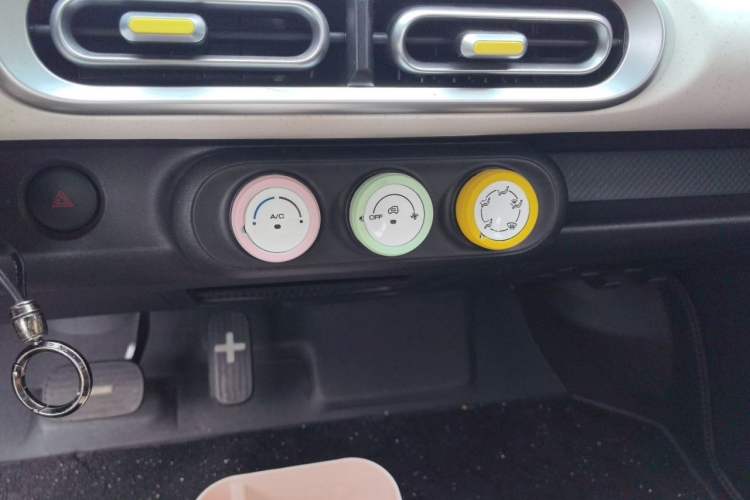 Used Wuling Hongguang MINIEV 2024 Third Generation 120 km Audio And AC Panel