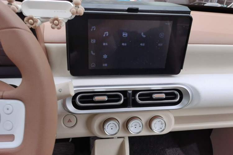 Used Wuling Hongguang MINIEV 2024 3rd Generation 215km Advanced Version Audio And AC Panel