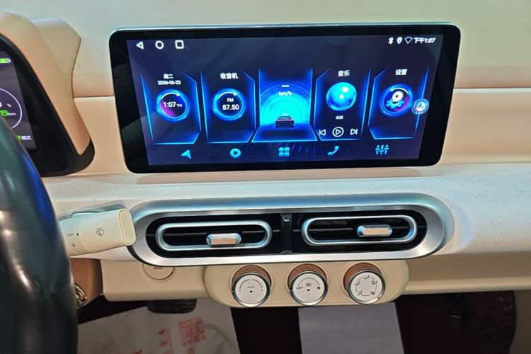 Used Wuling Hongguang MINIEV 2024 3rd Generation 215km Advanced Version Audio And AC Panel