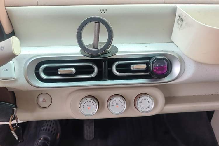 Used Wuling Hongguang MINIEV 2024 3rd Generation 215km Youth Edition Audio And AC Panel