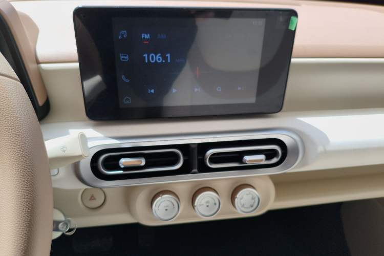 Used Wuling Hongguang MINIEV 2024 3rd Generation 215km Advanced Version Audio And AC Panel