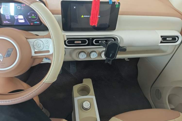 Used Wuling Hongguang MINIEV 2024 3rd Generation 215km Advanced Version Audio And AC Panel