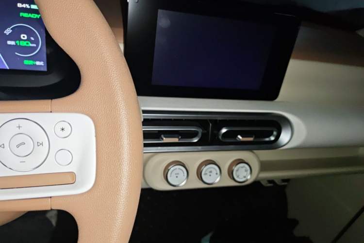 Used Wuling Hongguang MINIEV 2024 3rd Generation 215km Advanced Version Audio And AC Panel