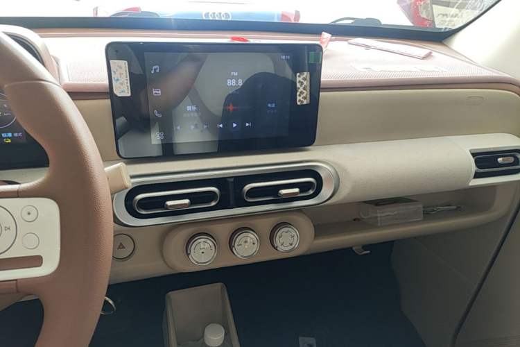 Used Wuling Hongguang MINIEV 2024 3rd Generation 215km Advanced Version Audio And AC Panel