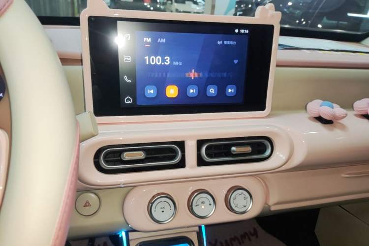 Used Wuling Hongguang MINIEV 2024 3rd Generation 215km Advanced Version Audio And AC Panel