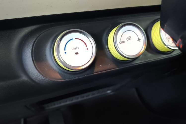 Used Wuling Hongguang MINIEV 2024 3rd Generation 215km Advanced Version Audio And AC Panel