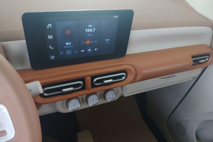 Used Wuling Hongguang MINIEV 2024 3rd Generation 215km Advanced Version Audio And AC Panel