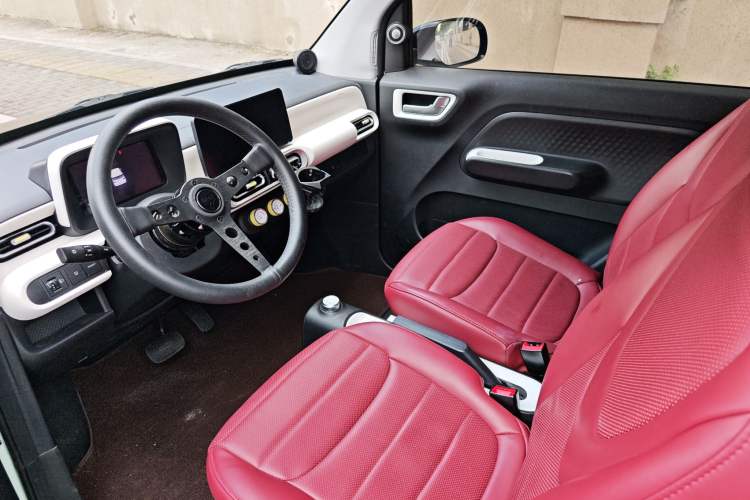 Used Wuling Hongguang MINIEV 2024 3rd Generation 215km Advanced Version Interior 1