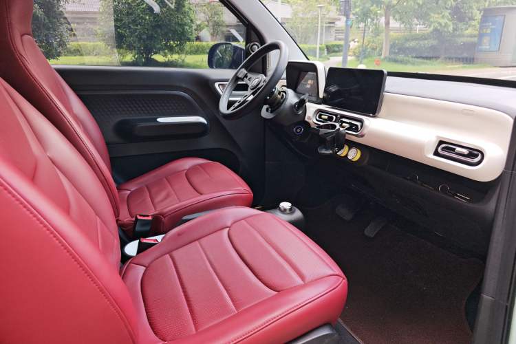 Used Wuling Hongguang MINIEV 2024 3rd Generation 215km Advanced Version Interior 3
