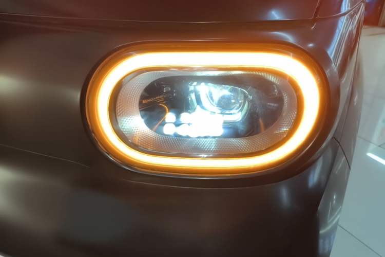 Used Wuling Hongguang MINIEV 2024 3rd Generation 215km Advanced Version Left Front Headlight