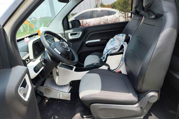 Used Wuling Hongguang MINIEV 2024 3rd Generation 215km Advanced Version Left Front Seat