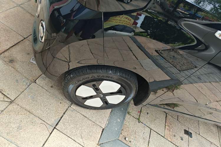 Used Wuling Hongguang MINIEV 2024 3rd Generation 215km Advanced Version Left Front Wheel Hub