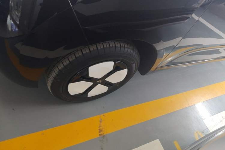 Used Wuling Hongguang MINIEV 2024 3rd Generation 215km Advanced Version Left Front Wheel Hub