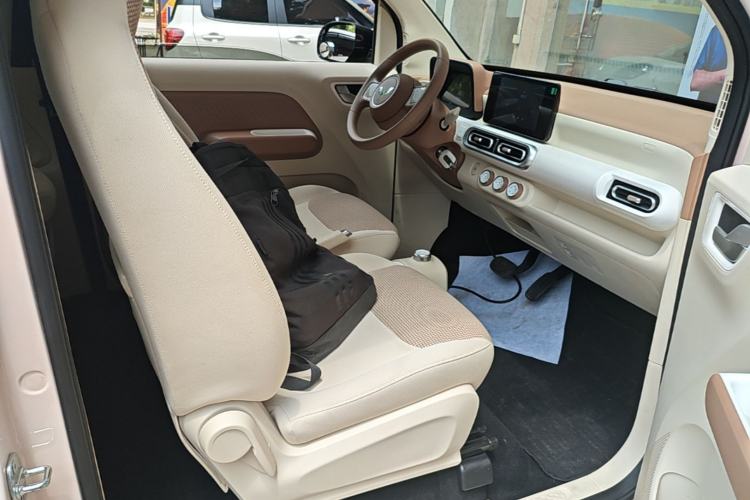 Used Wuling Hongguang MINIEV 2024 3rd Generation 215km Advanced Version Right Front Seat