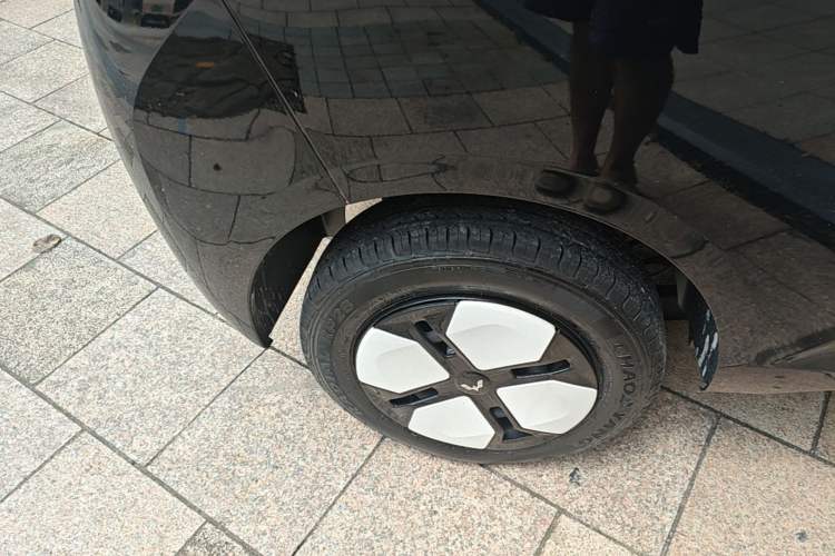Used Wuling Hongguang MINIEV 2024 3rd Generation 215km Advanced Version Right Rear Wheel Hub