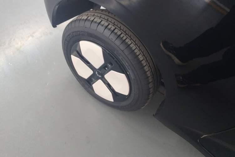 Used Wuling Hongguang MINIEV 2024 3rd Generation 215km Advanced Version Right Rear Wheel Hub