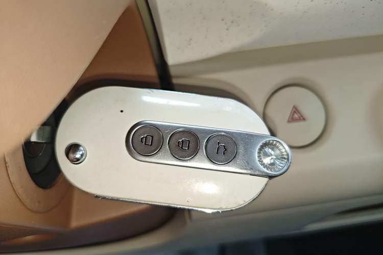 Used Wuling Hongguang MINIEV 2024 3rd Generation 215km Advanced Version Vehicle Key