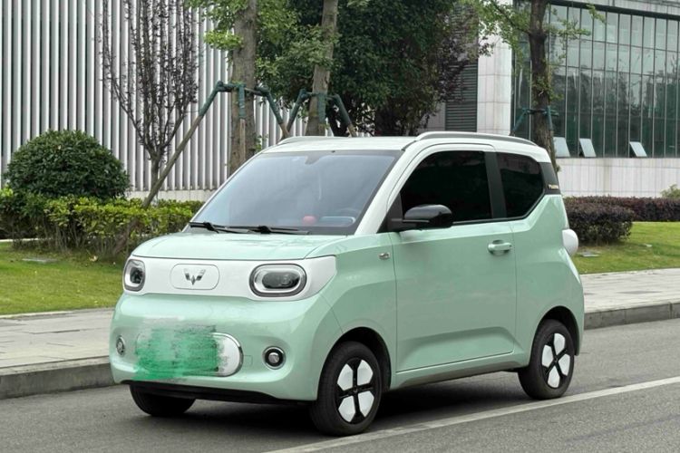 Used Wuling Hongguang MINIEV 2024 3rd Generation 215km Advanced Version Exterior 2