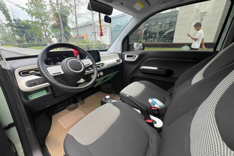 Used Wuling Hongguang MINIEV 2024 3rd Generation 215km Advanced Version Interior 2